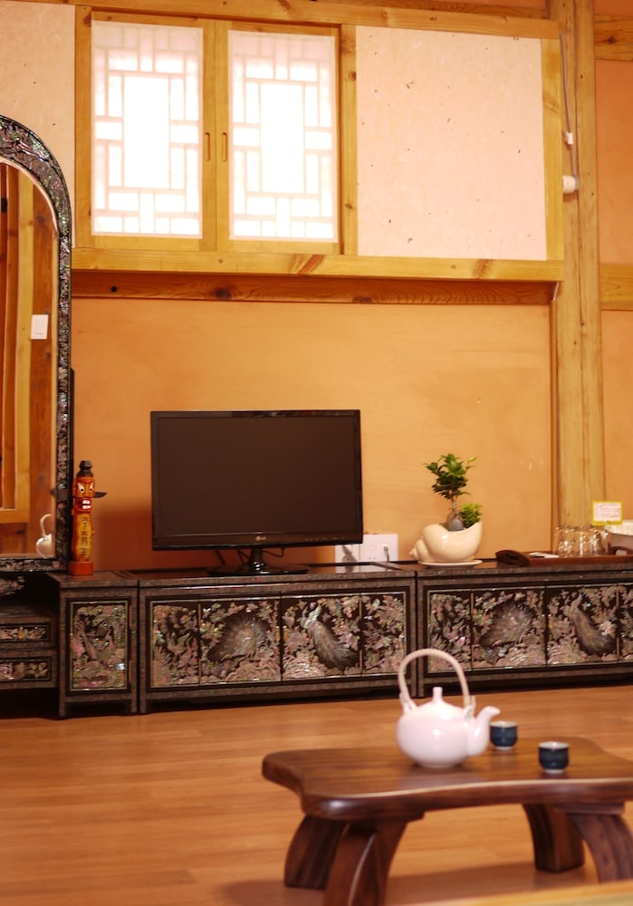 Haemil Hanok Guesthouse
