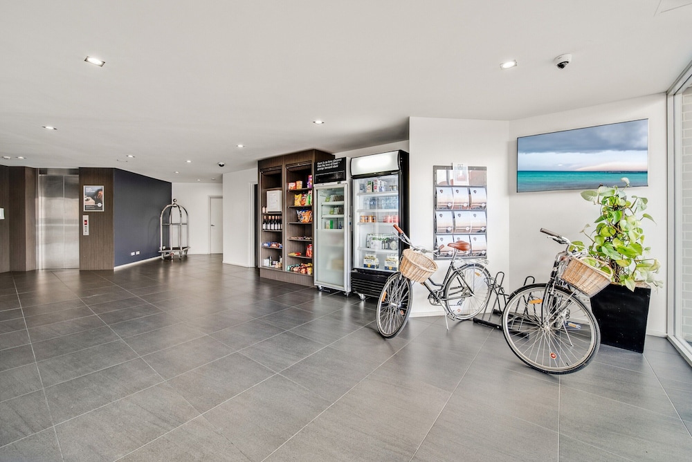 Comfy 2-bed Near the Lake With Secure Parking