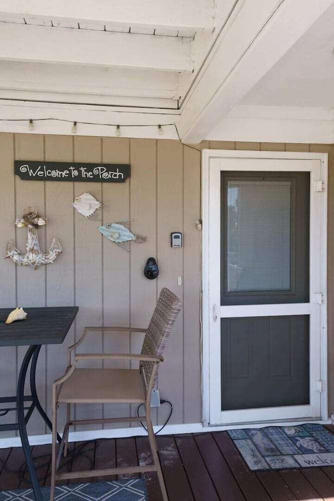 Charming 3-bed, 2-bath Home With Wonderful Views of the Golf Course