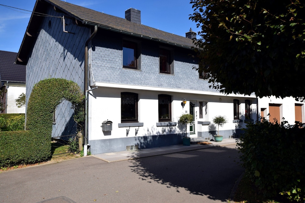 Holiday Home for 8 People in Butgenbach