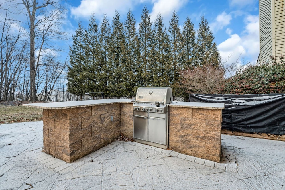 Family Getaway With Fireplace and Patio