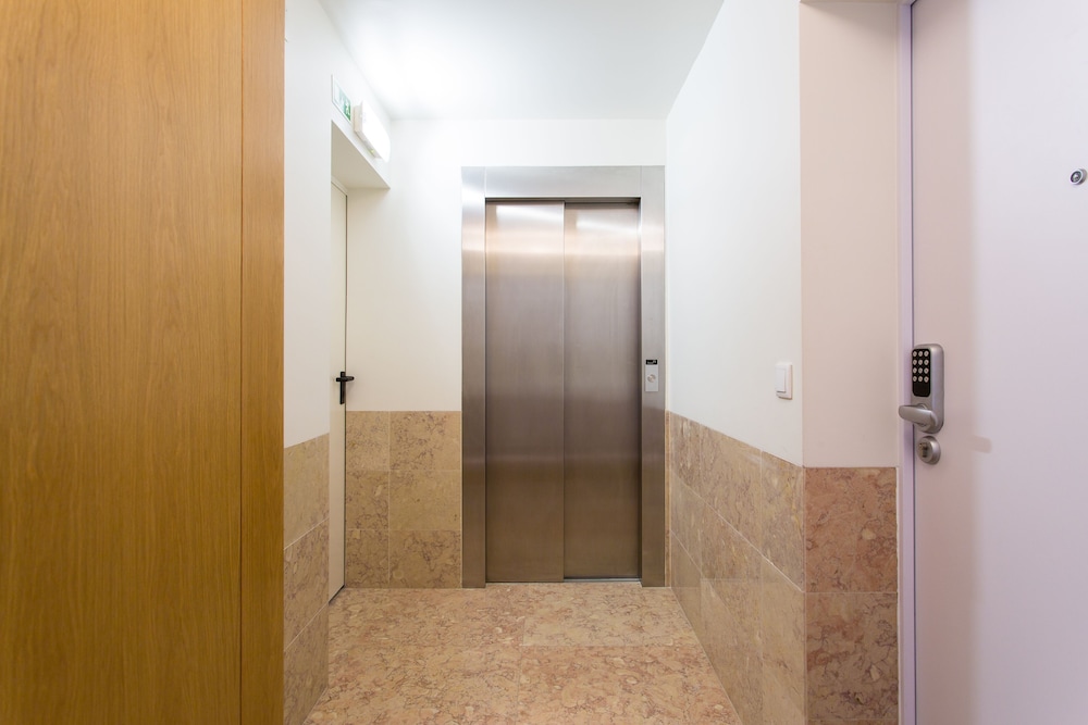 JOIVY Chic 1-bed flat, moments to Rato subway