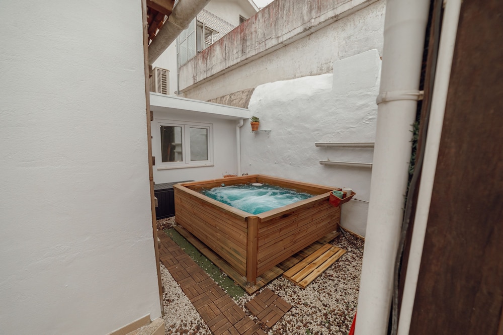 Porto Window Terrace House by Vacationy
