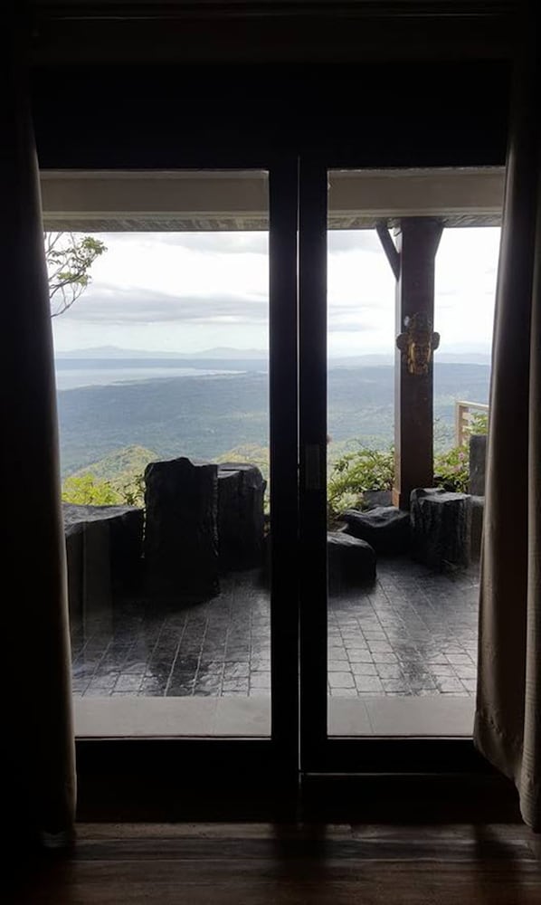 The Oriental Luxury Suites Tagaytay