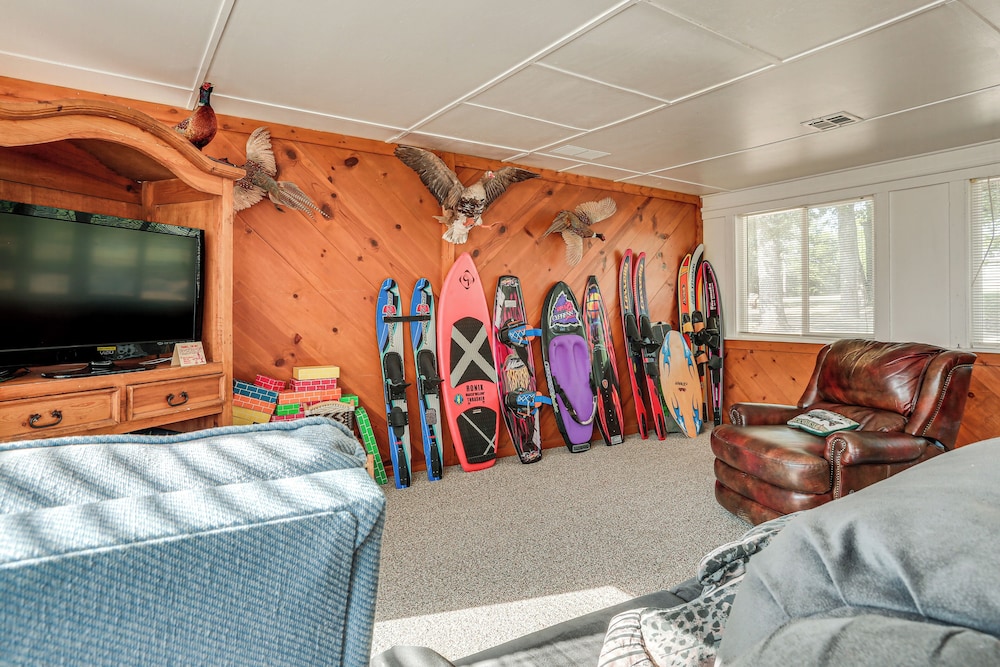 Walk to Marina: Family Home w/ Yard in Kingston