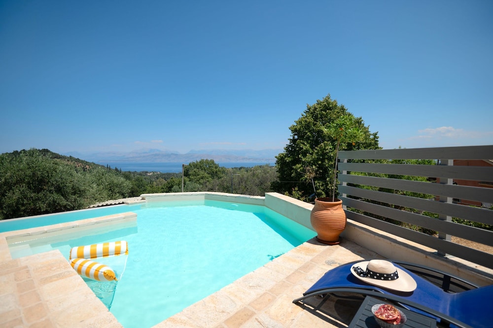 Bee Tree Villa in Corfu
