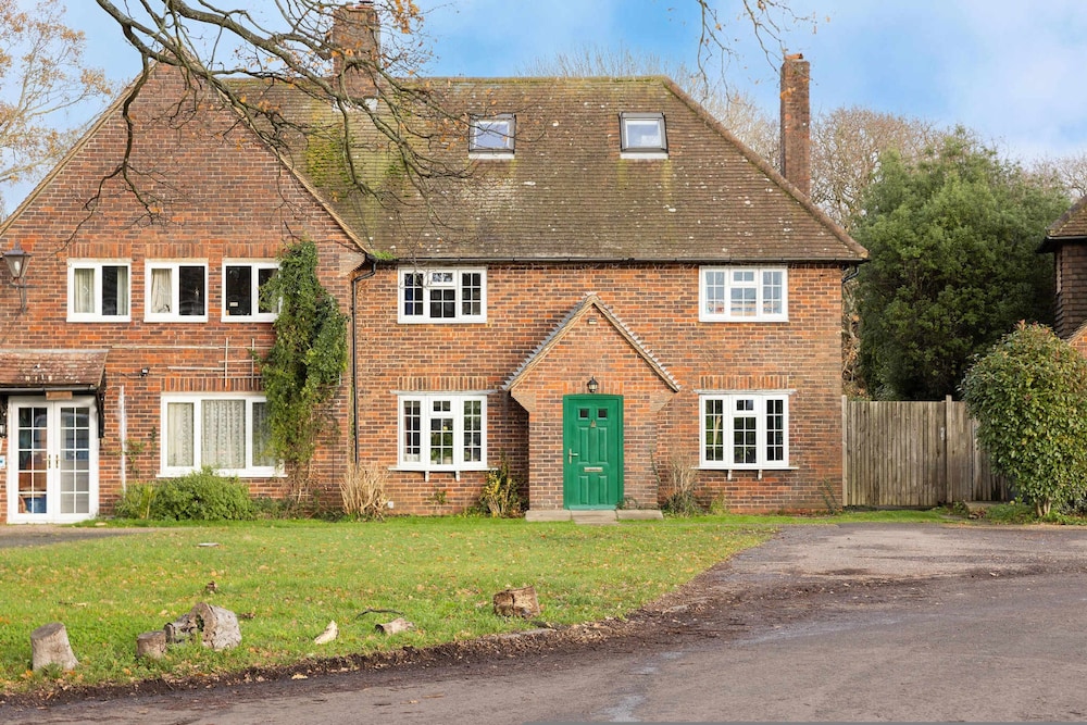 Rural House With Swimming Pool and Gardens