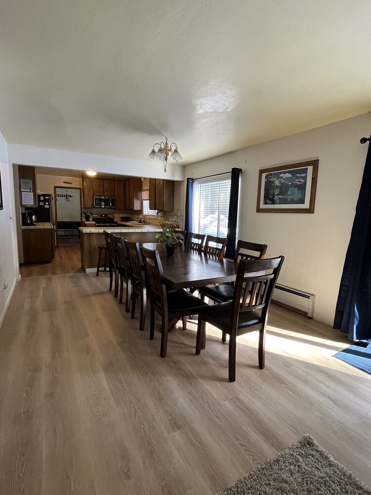 121m The Meadow Drive Home 5 Bedroom Home