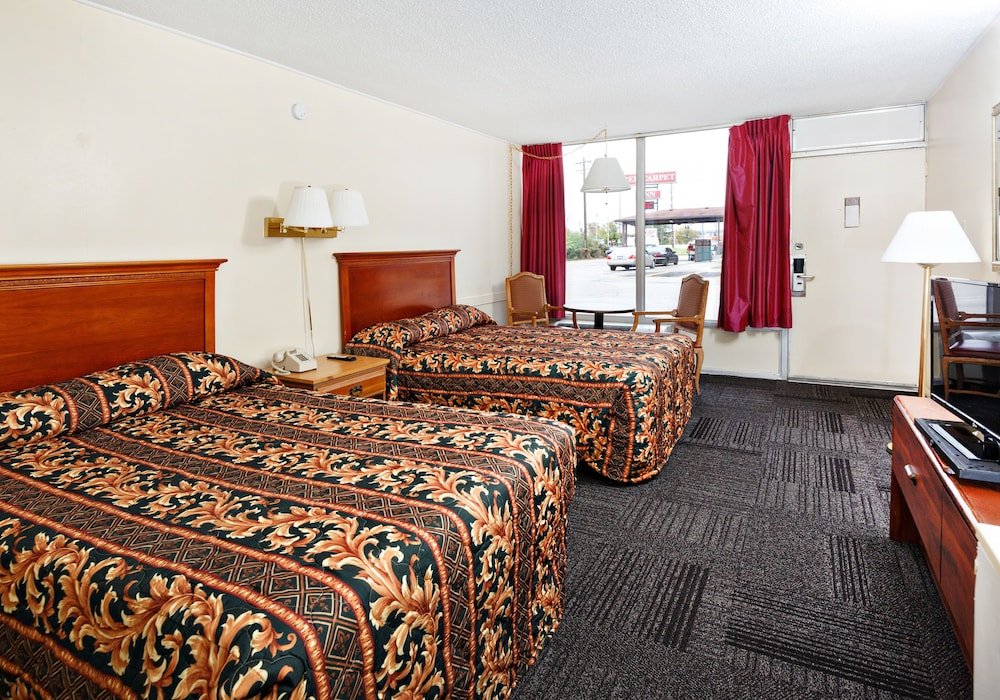 Red Carpet Inn - Louisville