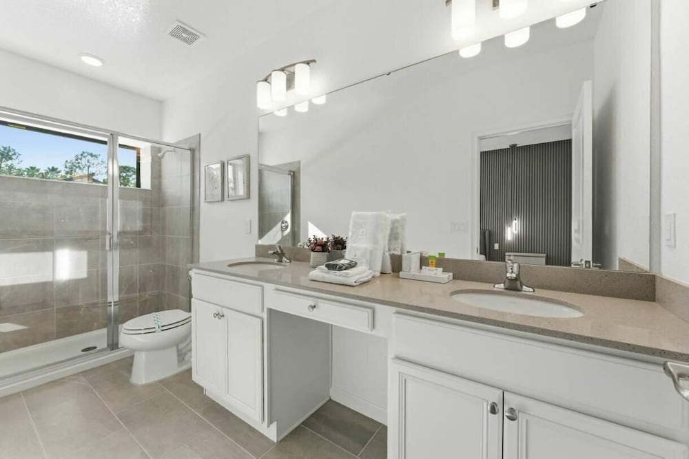 Paradiso Grande 5BR Home w Pool, Mario Game Room