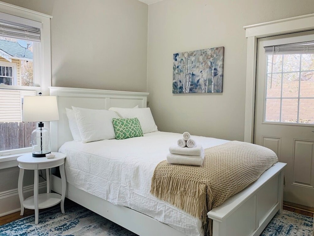 The Bungalow Retreat by UNC - Free Bikes!