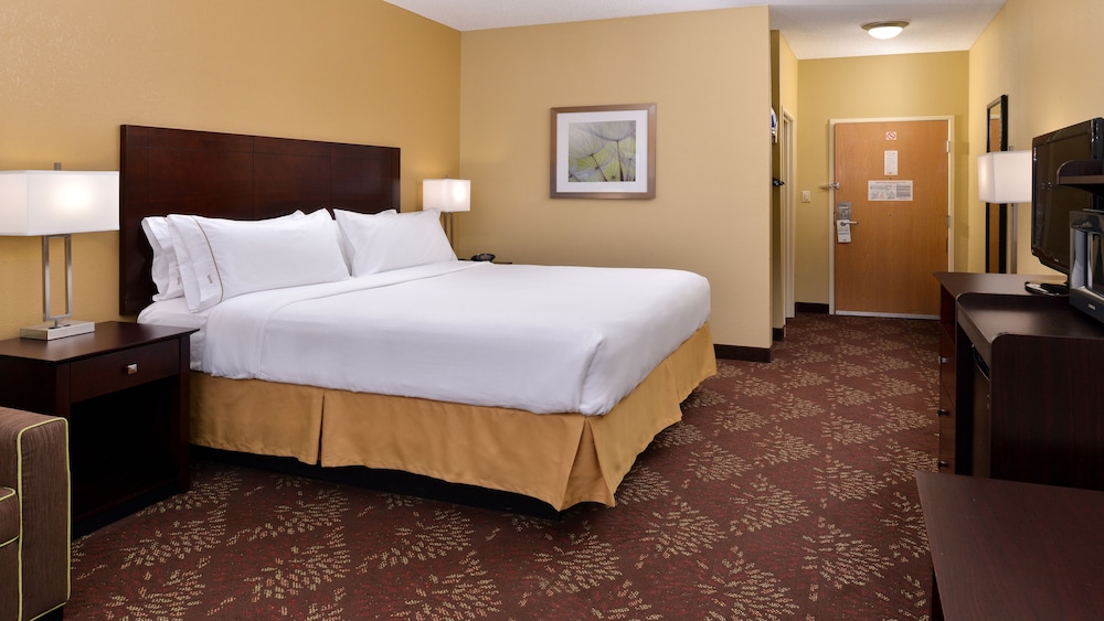 Holiday Inn Express  Suites Cincinnati-N/Sharonville, an IHG Hotel - Property Image 3