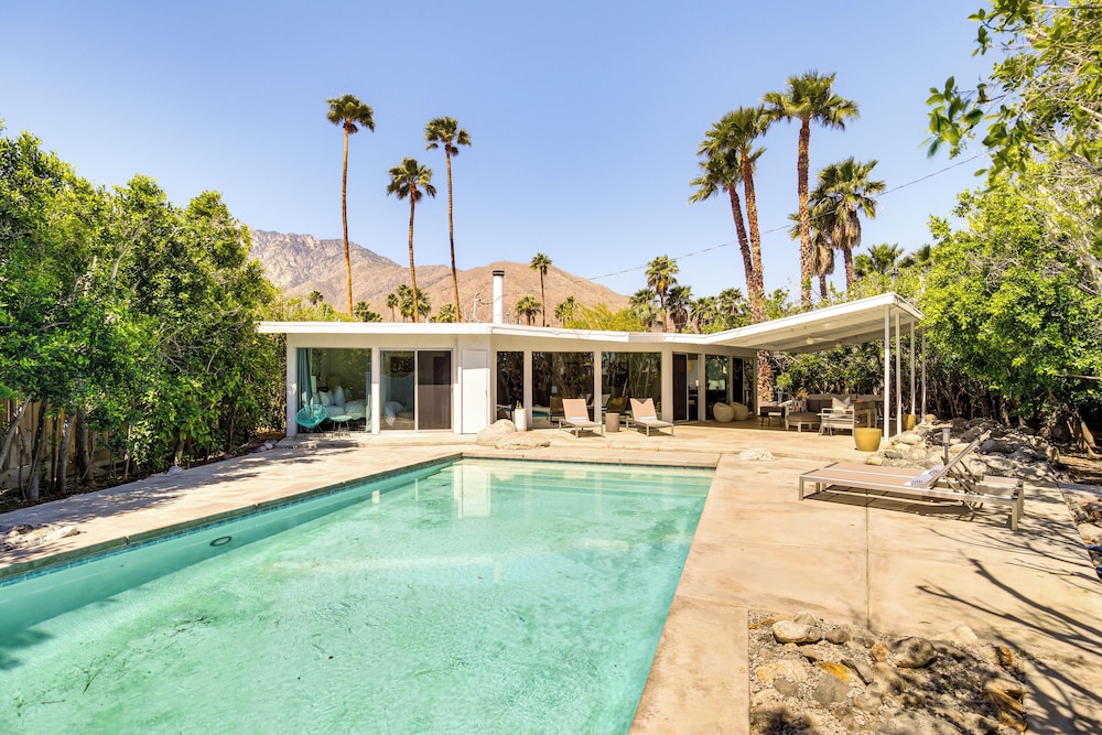 3 Mi to Dtwn: Palm Springs Gem w/ Private Pool!