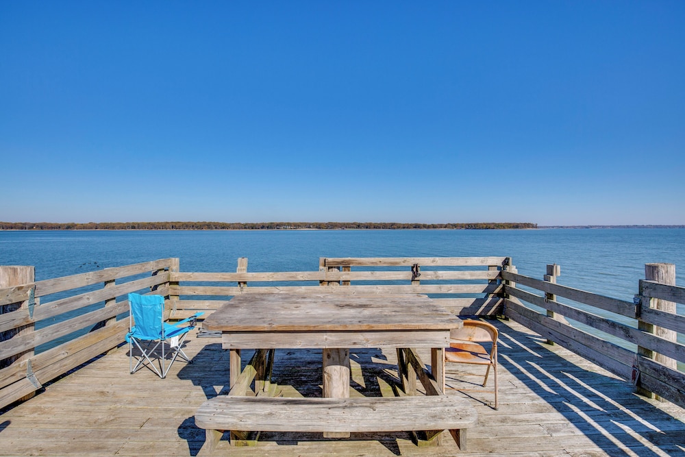 Indoor Pool & Boat Ramp: Lake Tawakoni Group Gem