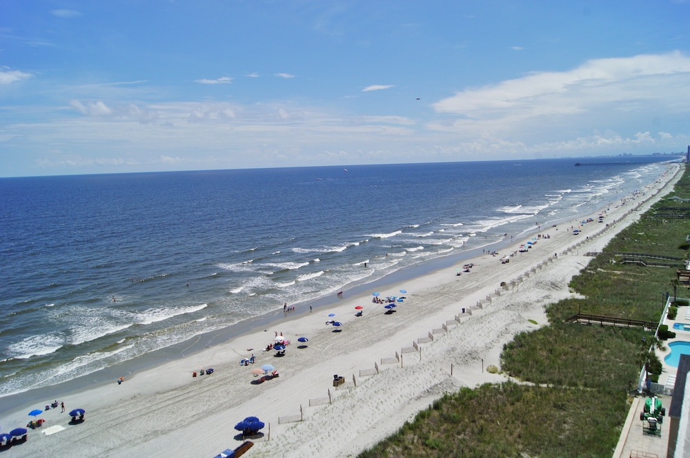 Sunrise Pointe 11f 3 Bedroom Condo by RedAwning