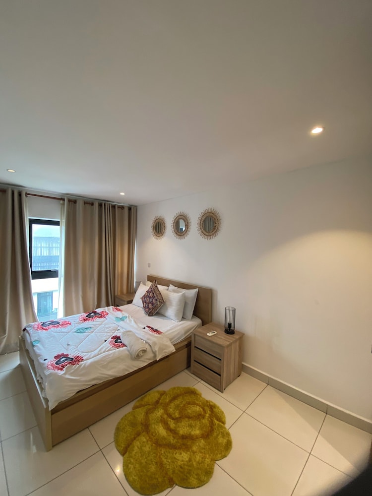 Embassy Gardens view 3