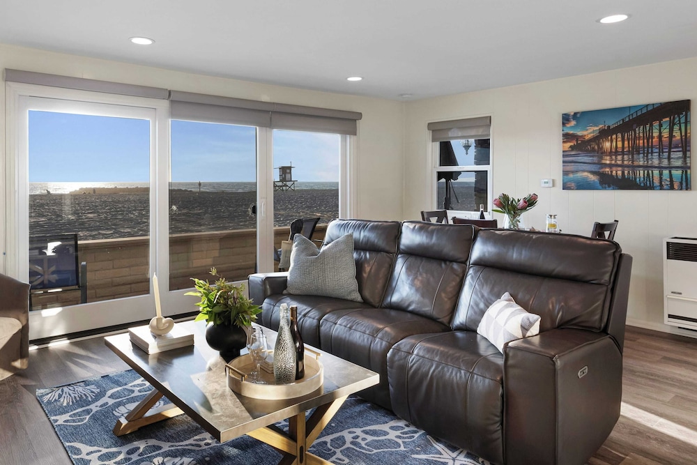 Balboa Breeze by Avantstay Beachfront Retreat + Ocean View