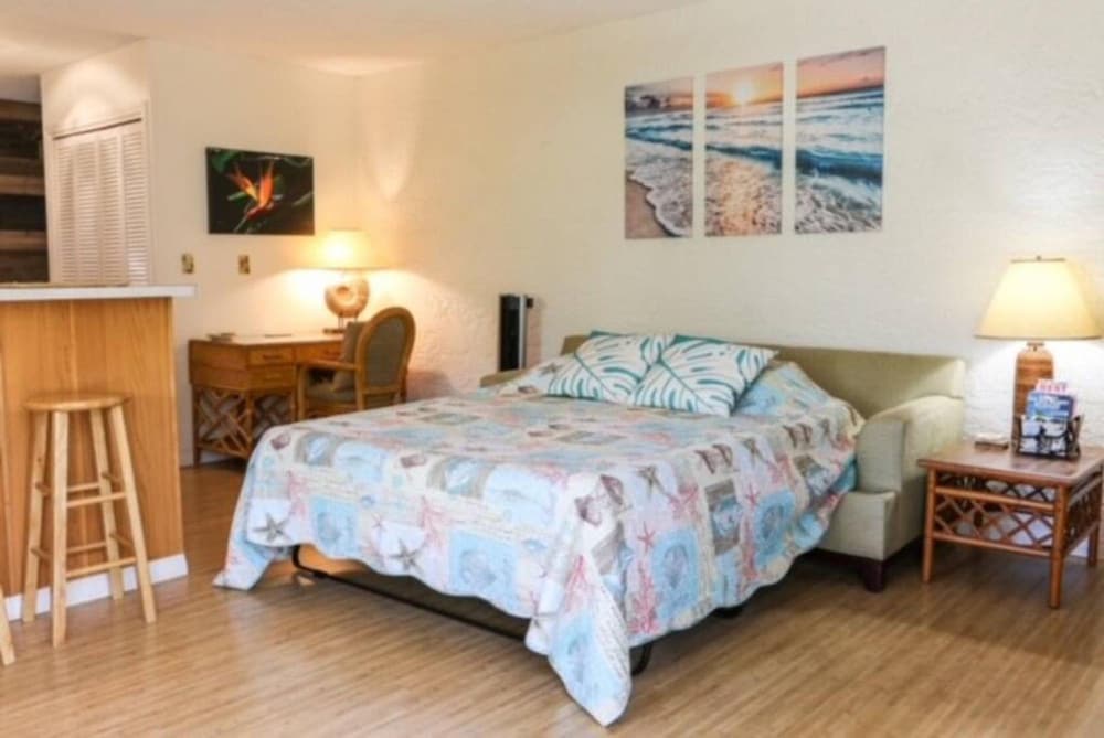 Enjoy the Sunset Ocean Front 1BR Apt-pool On-site