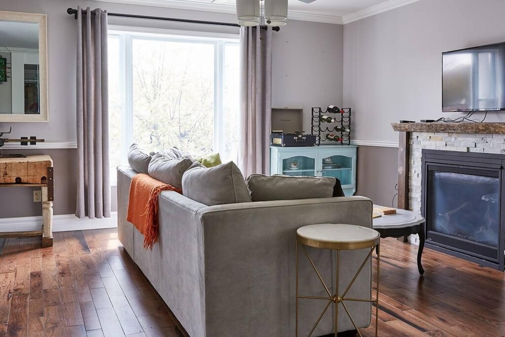 Picton Place Centrally Located in Downtown Picton - Image 3