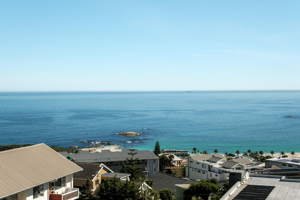 Ocean View 2 bed Apt in Camps Bay Skyline Heights