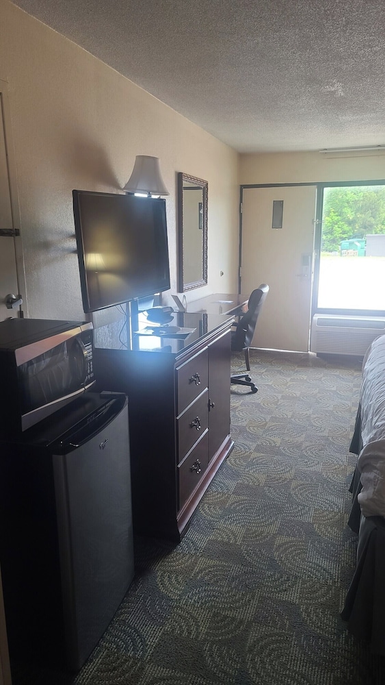 Days Inn by Wyndham Newton MS/I-20 view 5