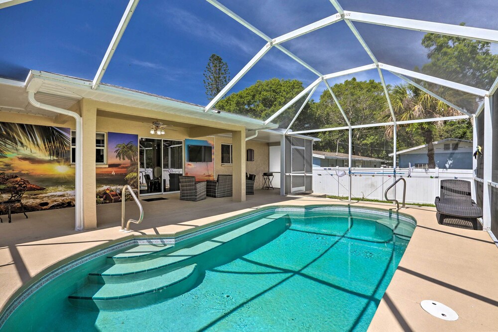 Charming N Fort Meyers Retreat: Pool & Lanai! view 5