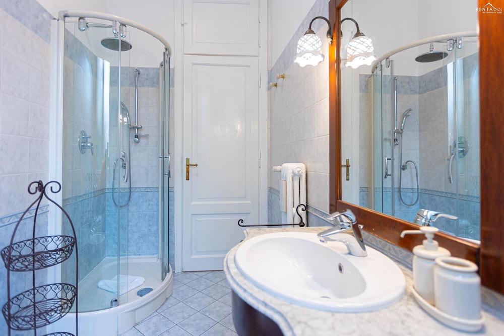 Clodia 5 Apartment