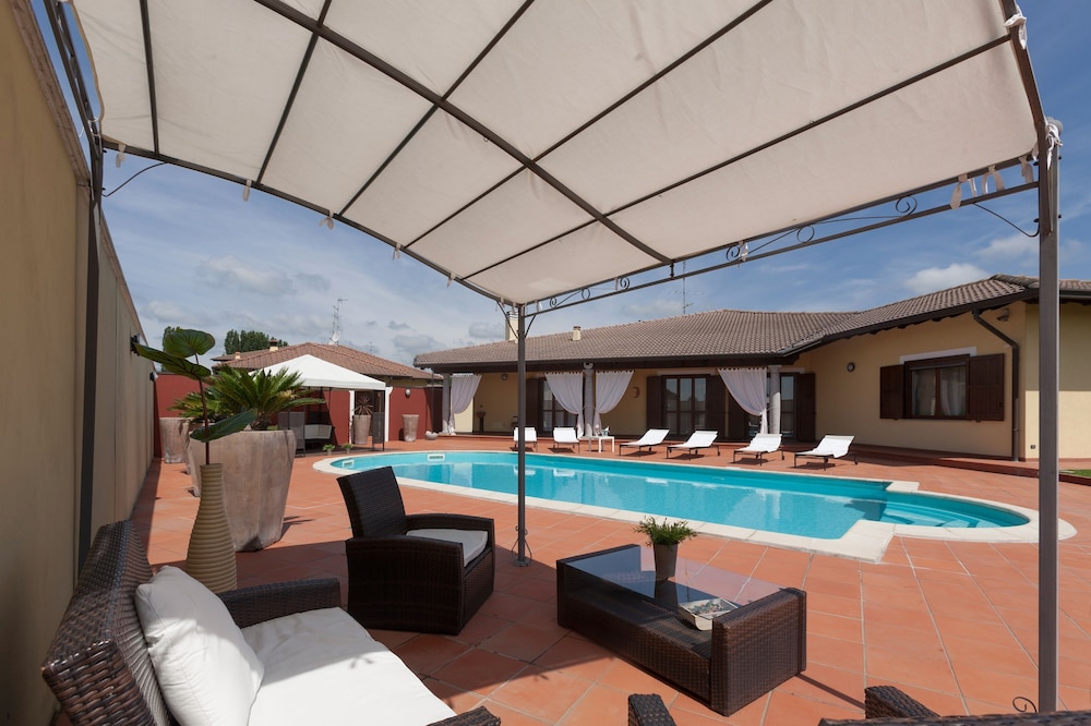 Villa Cometa - Living Fashion view 2