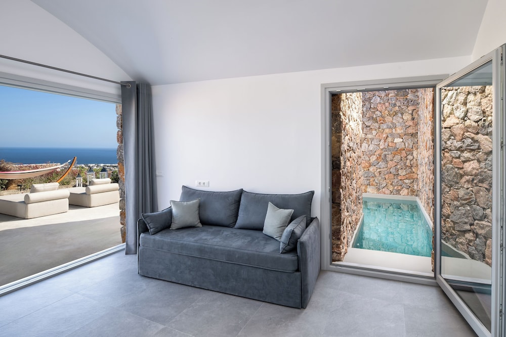 Felicity Cave Suites - Santorini