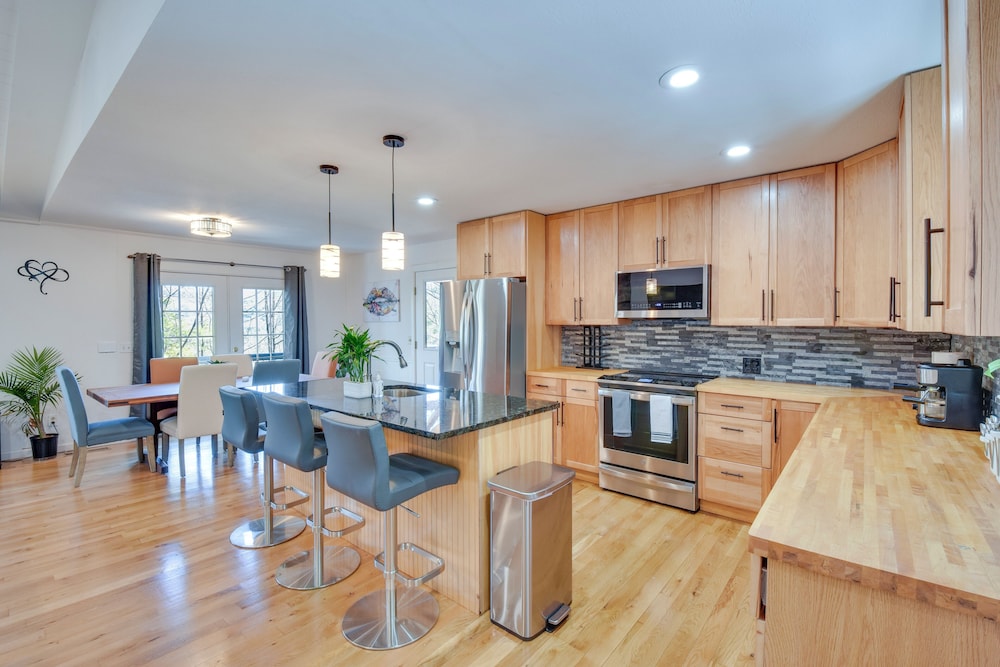 Mountain-view Gem w/ Community Perks in Dillard!