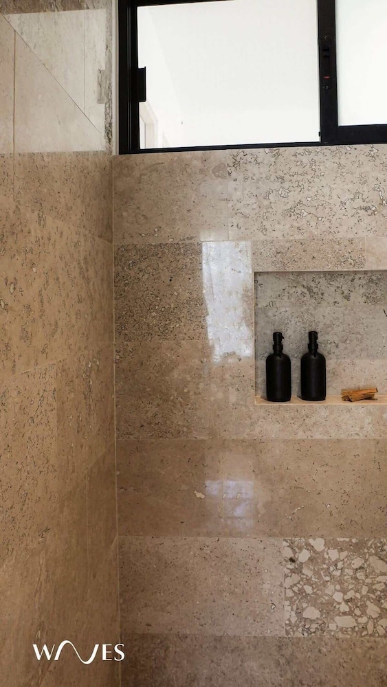 Exclusive Apt. W/private Pool + Surround Speakers