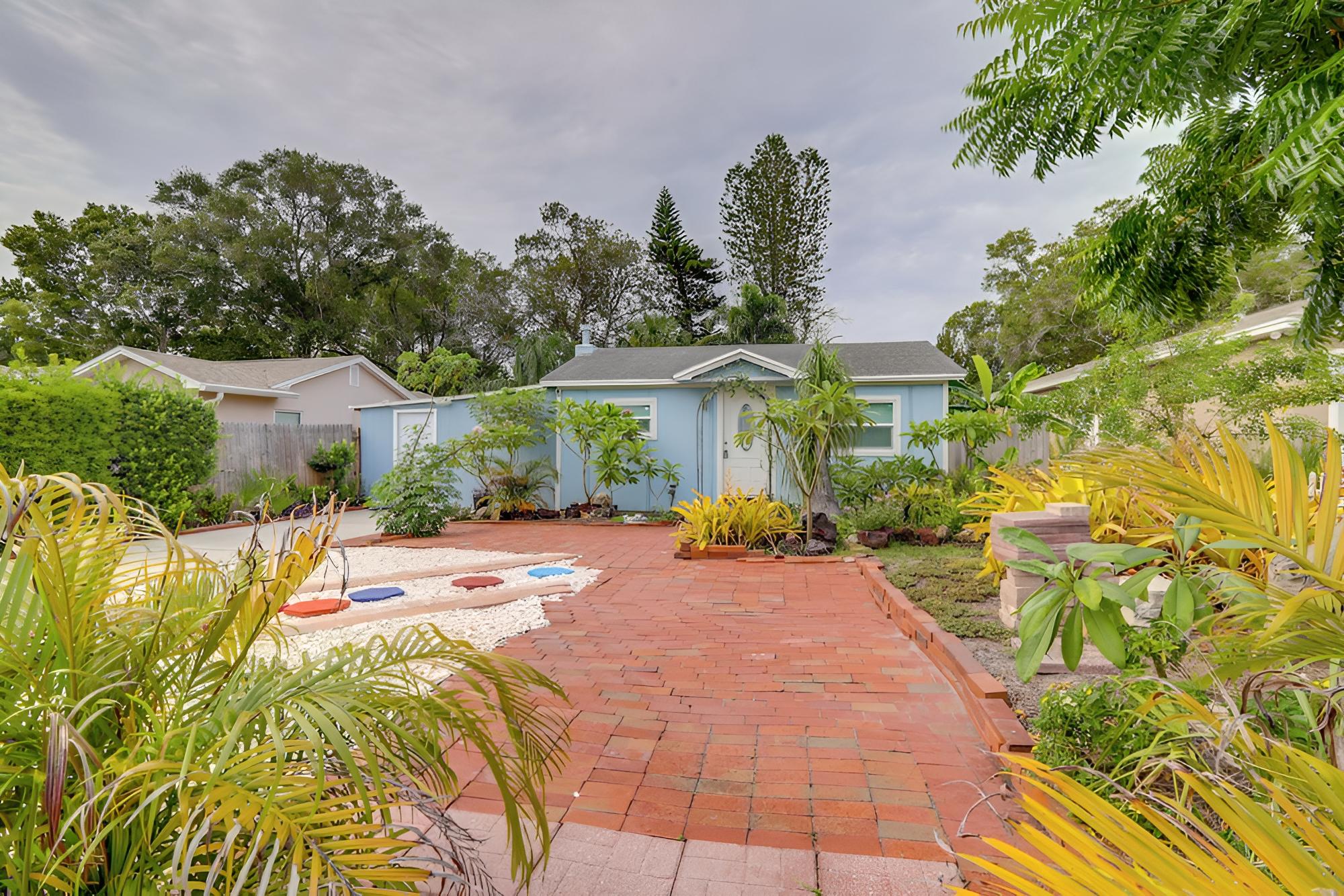 Quaint Jungle Hideaway Near Downtown St. Pete view 4