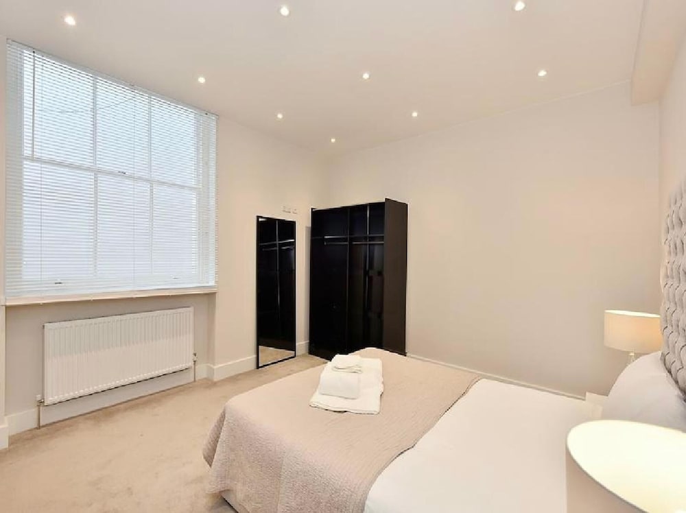 3-bed South Kensington Flat With Outdoor Terrace