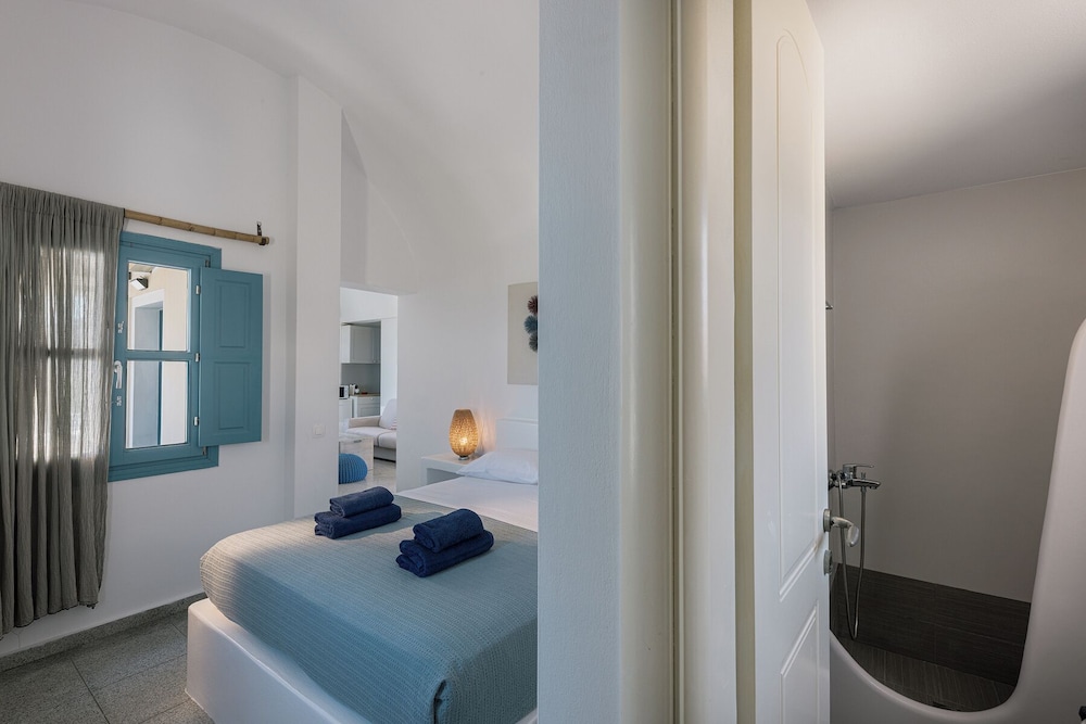 GTK Santorini Oia Sunset Villas