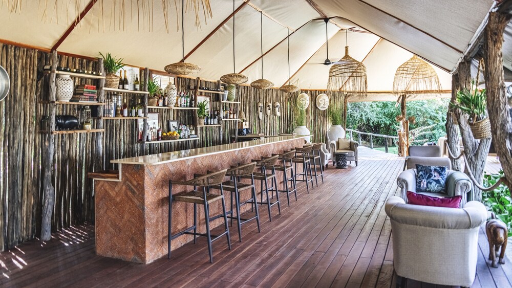 Anabezi Camp