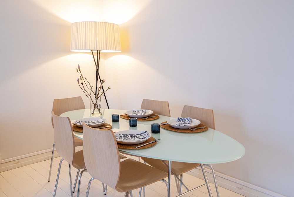 Fab 2br just 3 blocks from Market Square view 4