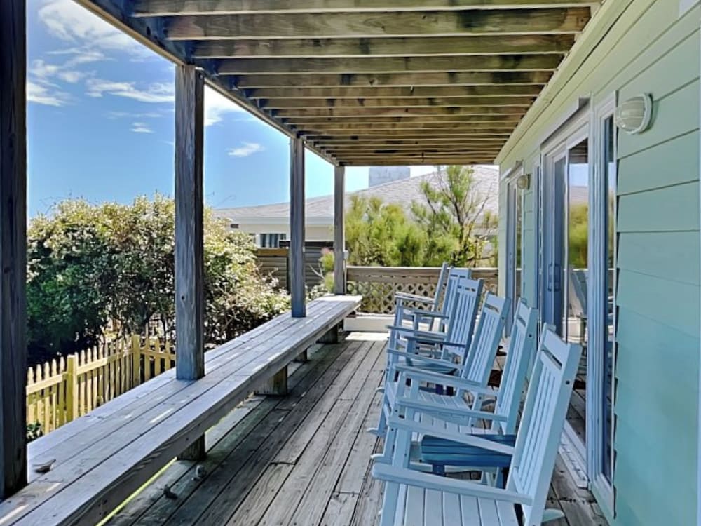 Livin' the Ruff Life by Topsail Realty