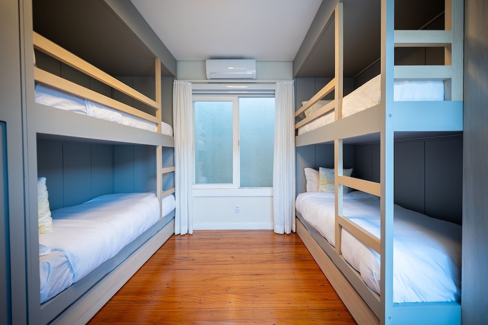 Angra - Mombaça | Mansão Espetacular Beira-Mar, 7 Suites - por Casapē Rio