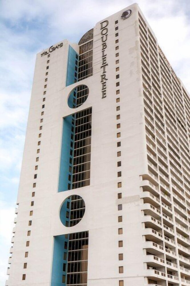 Bayfront Miami Condo w/ Resort Perks & Ocean Views
