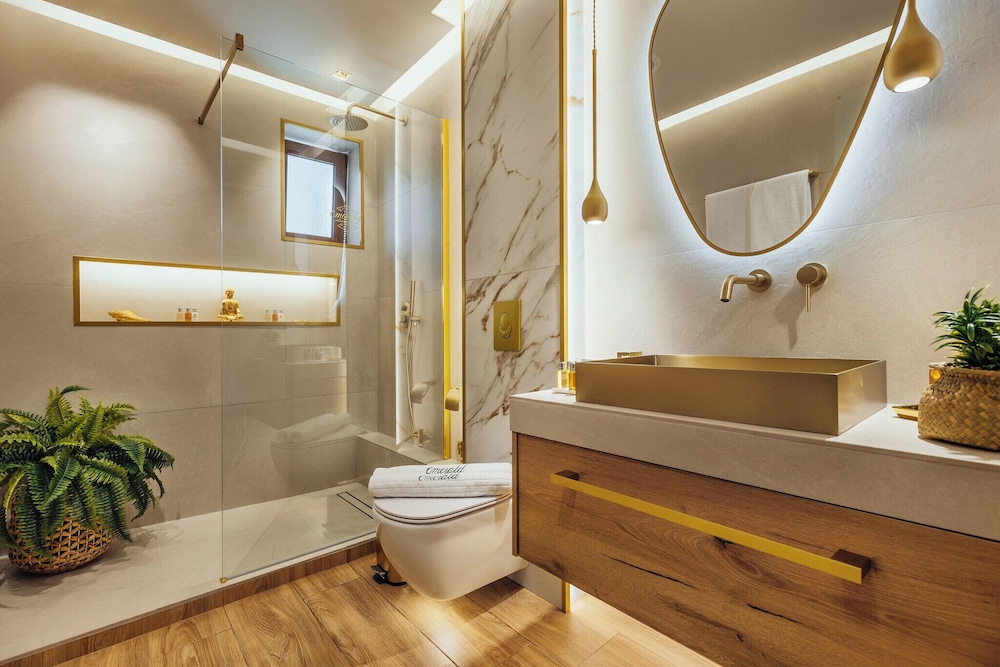 Emerald Villas & Suites