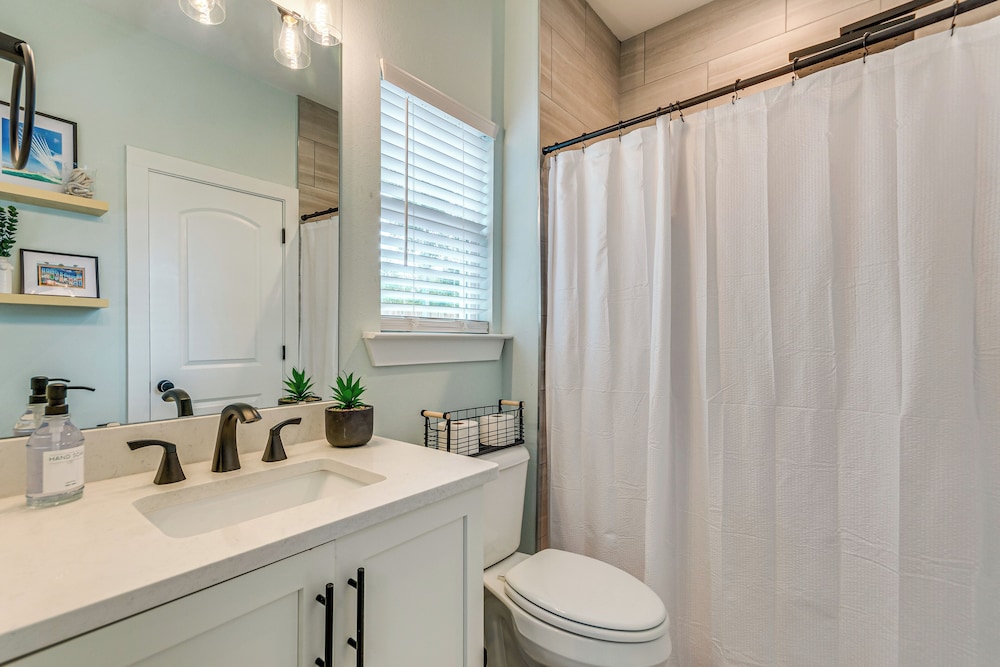 1 Mi to Dtwn: Pet-friendly Pensacola Getaway!