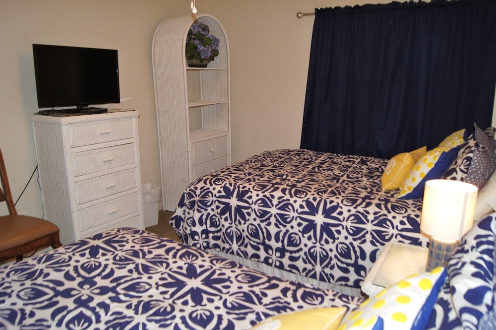 Sea Cloisters 101d 3 Bedroom Condo by RedAwning