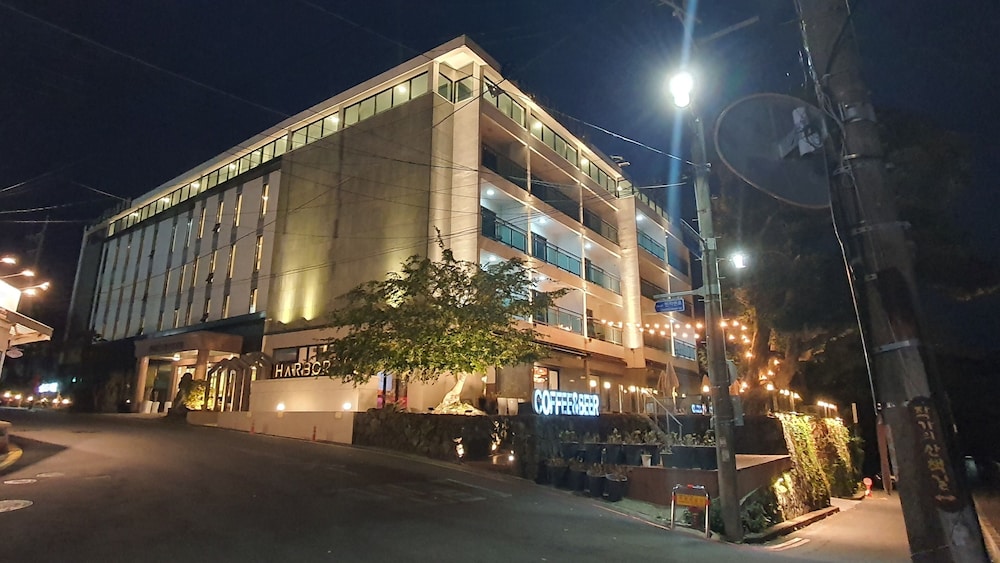 Cheonjiyeon Crystal Hotel 66