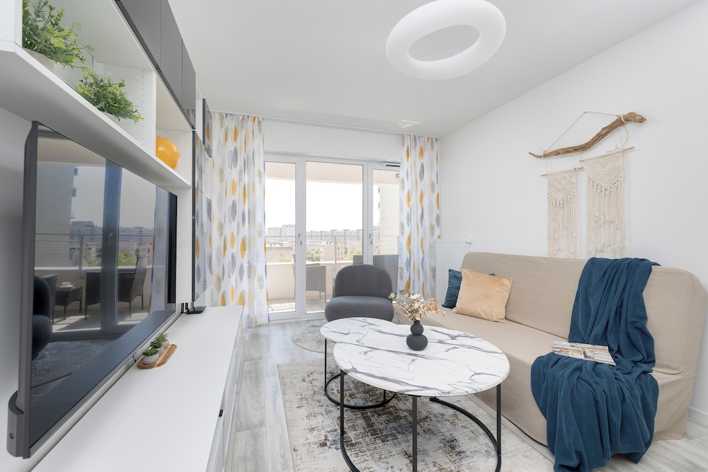 Swinoujscie Apartment for 6 by Renters