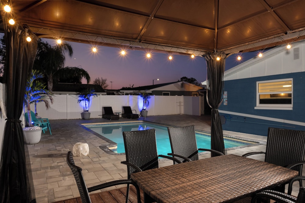 Holiday Oasis w/ Heated Pool: Near Gulf Beaches!