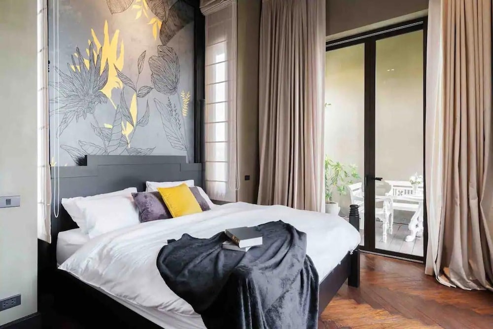 Luxury Pool Villa With Jacuzzi & Lift by Thonglor