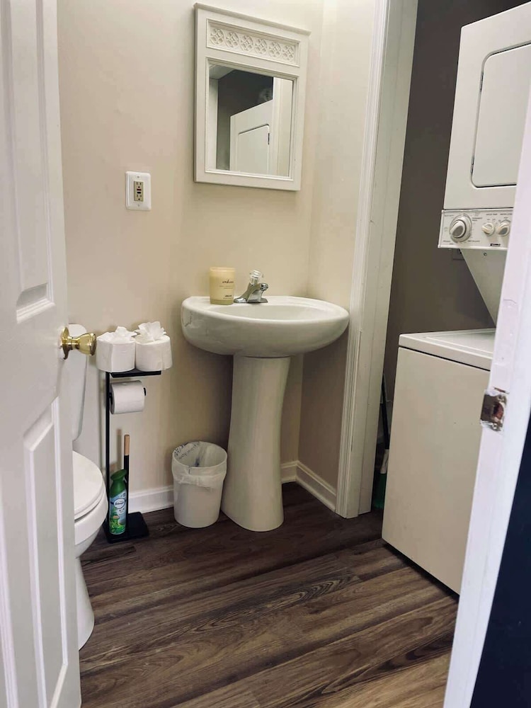 Waterfront Views With King Bed in Solomons Island