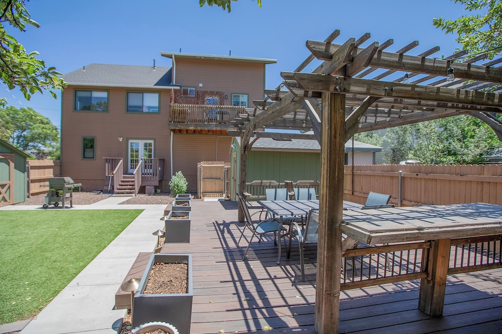 Home w/ Hot Tub, Steps to Dtwn Flagstaff & Nau!