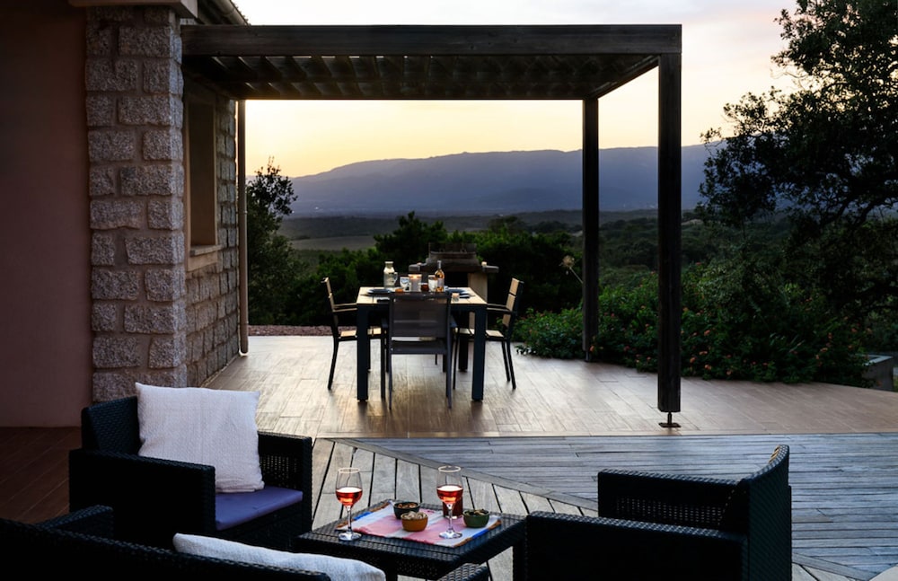 Villa Amelie With 2 Bedrooms and 2 Bathrooms