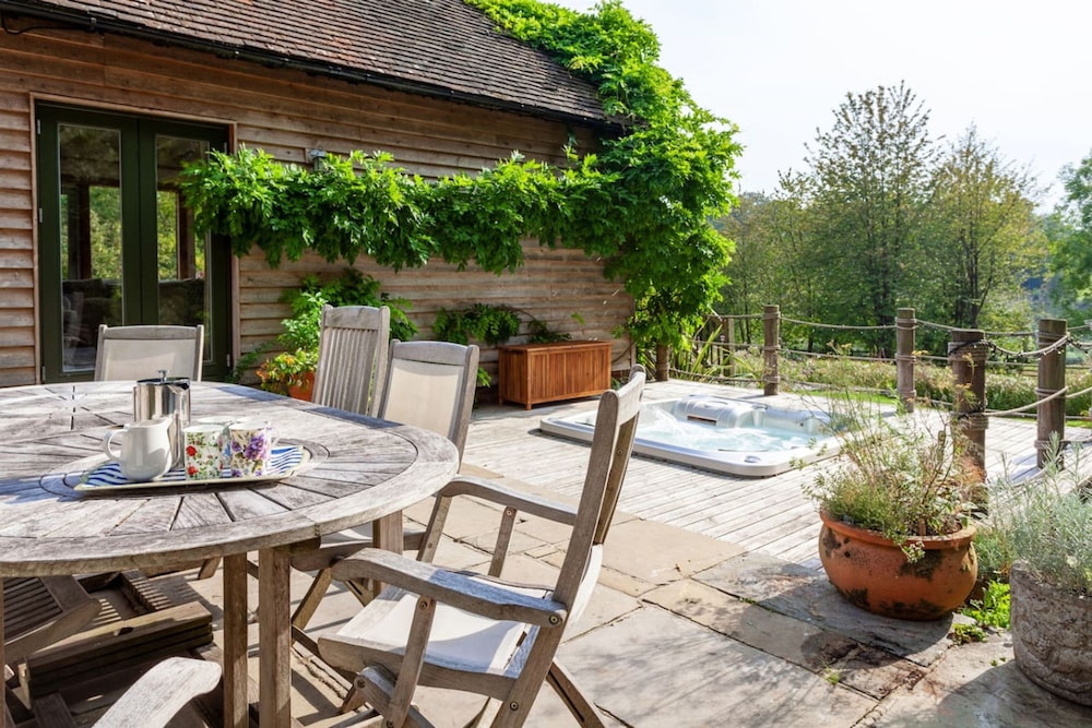 The Copse - From 1100 Per Night